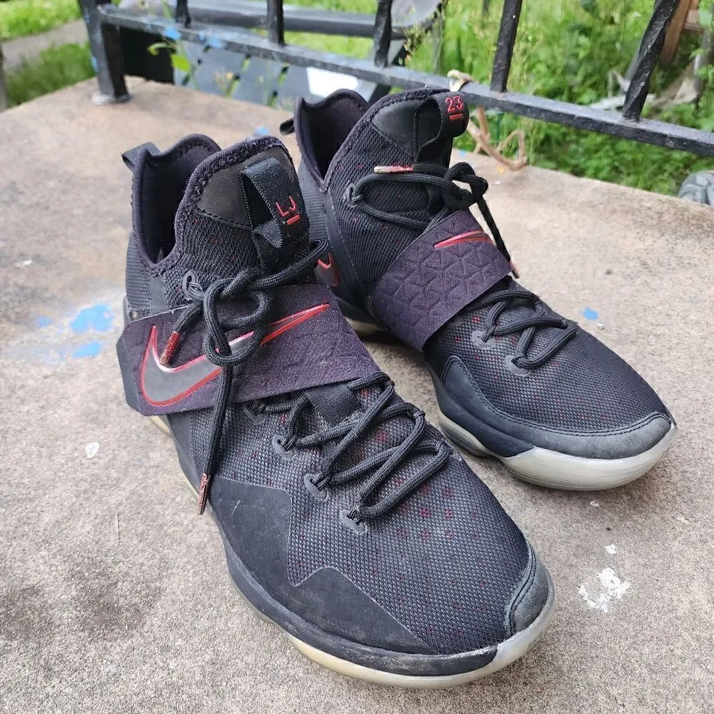 NIKE LEBRON XIV - Mens Shoes - SIZE 11